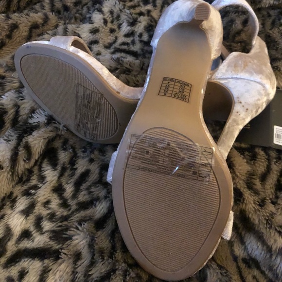 Heels - Picture 4 of 6